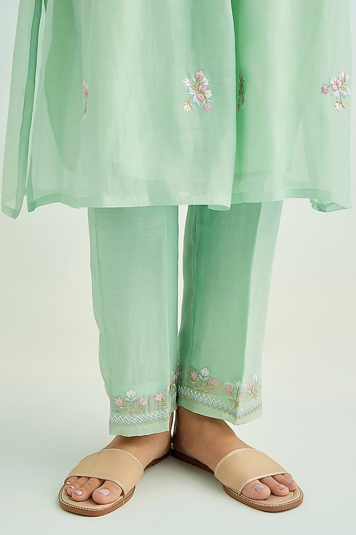 Green Mul Chanderi Embroidered Kurta Set by Anantaa By Roohi Trehan at Pernia's Pop Up Shop
