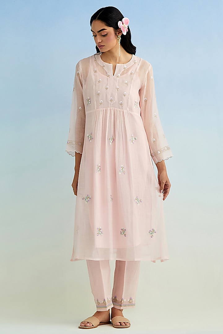 Pink Mul Chanderi Embroidered Kurta Set by Anantaa By Roohi Trehan at Pernia's Pop Up Shop