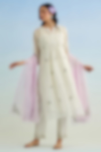 Ivory Mul Chanderi Embroidered Kurta Set by Anantaa By Roohi Trehan at Pernia's Pop Up Shop
