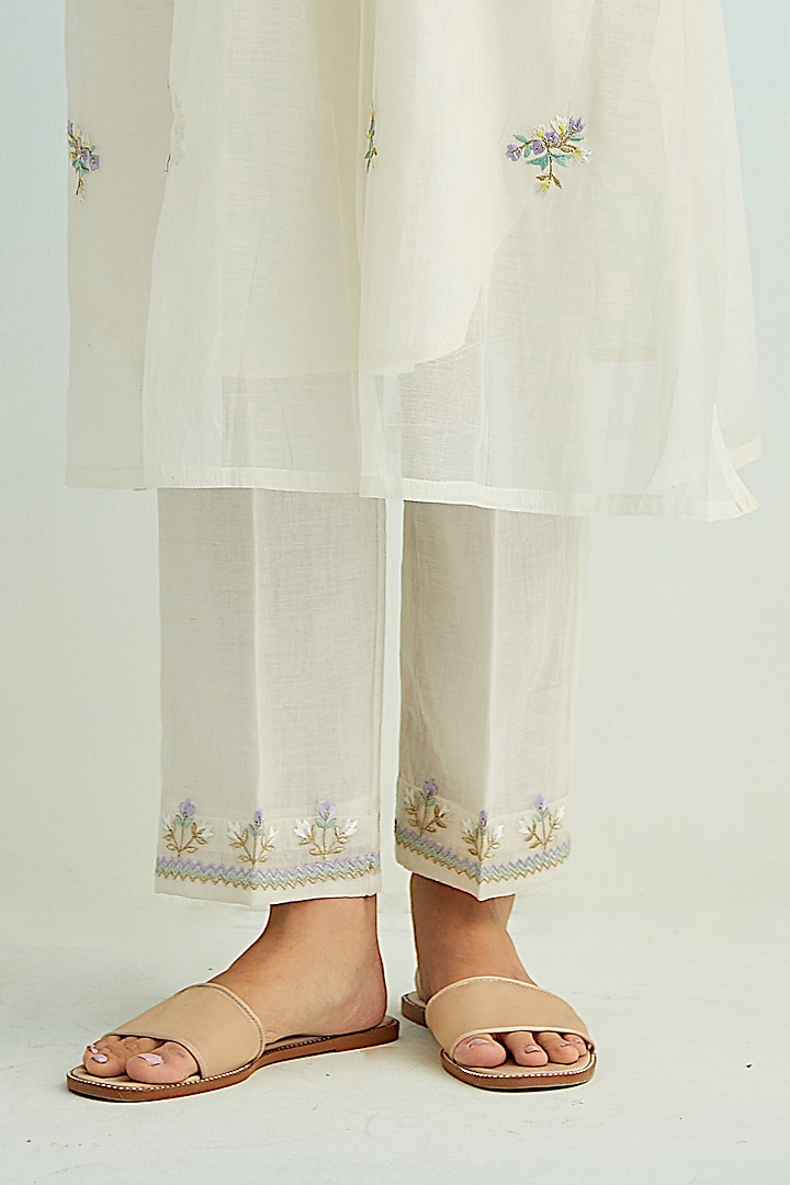 Ivory Mul Chanderi Embroidered Kurta Set by Anantaa By Roohi Trehan at Pernia's Pop Up Shop