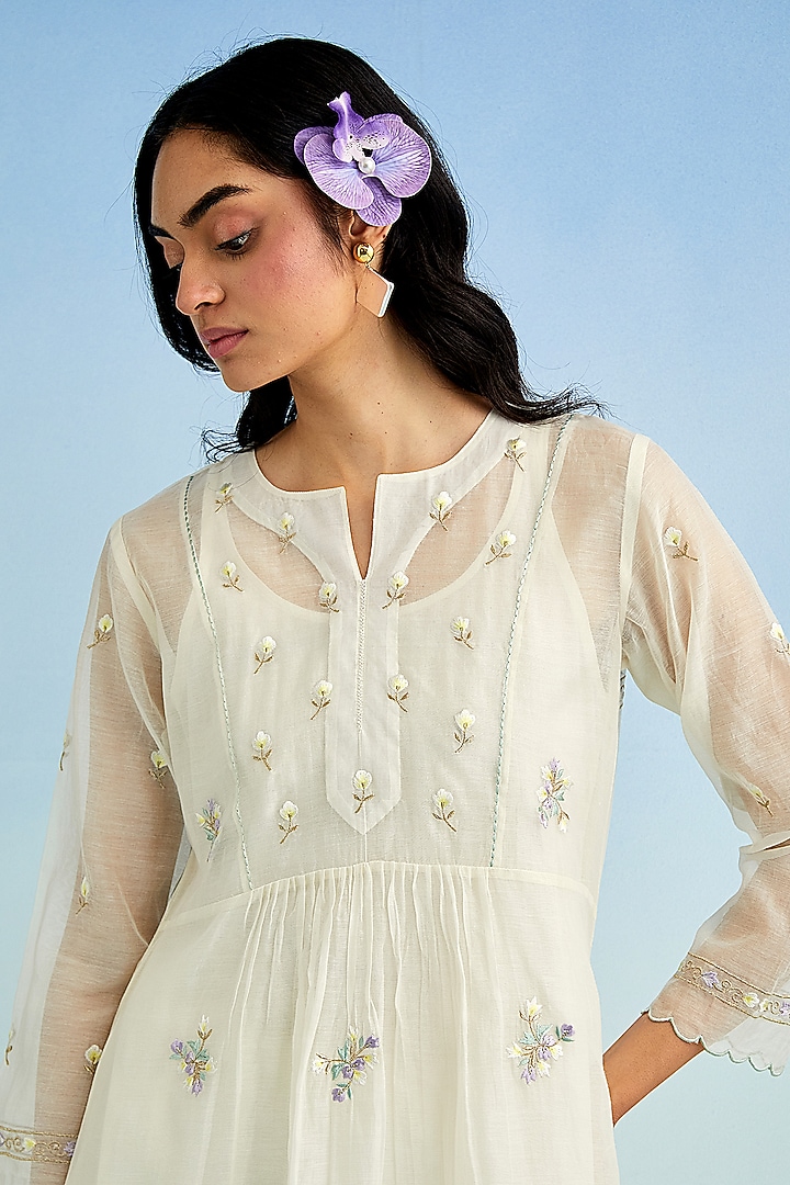 Ivory Mul Chanderi Embroidered Kurta Set by Anantaa By Roohi Trehan at Pernia's Pop Up Shop
