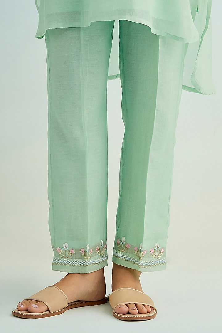 Green Mul Chanderi Floral High-Low Embroidered Kurta Set by Anantaa By Roohi Trehan at Pernia's Pop Up Shop