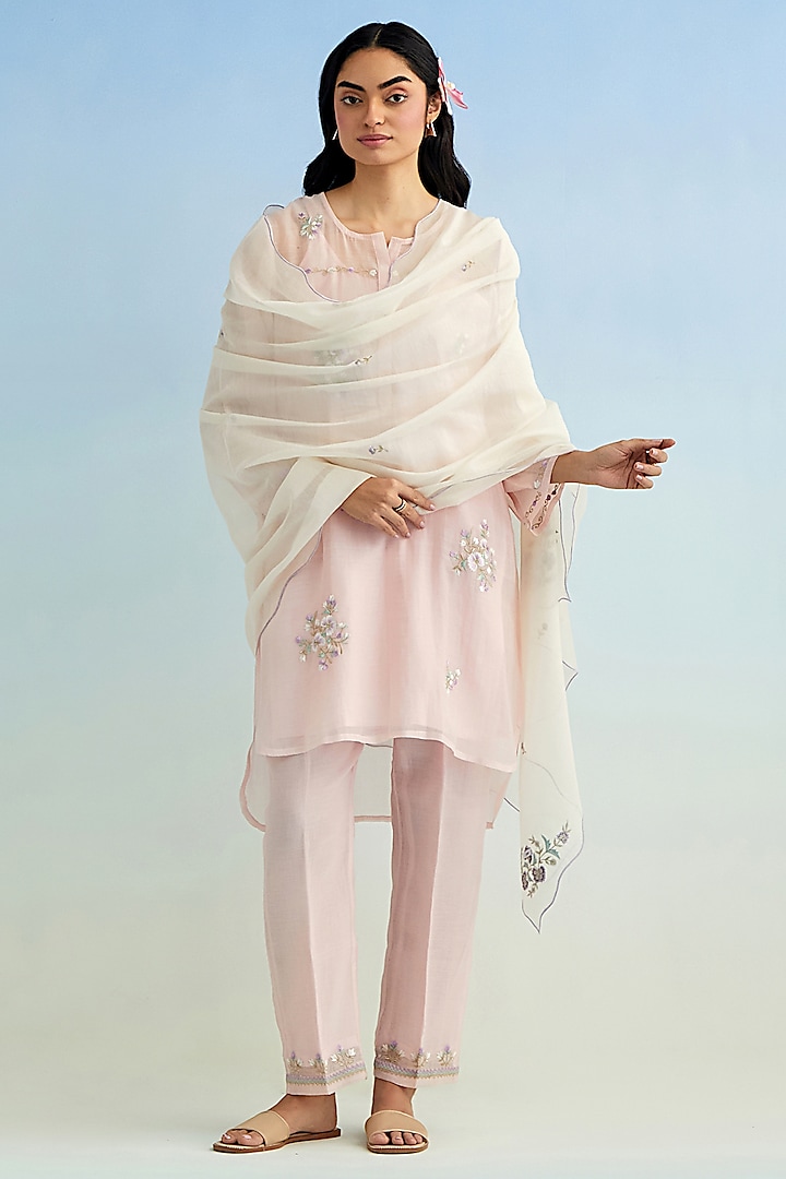 Pink Mul Chanderi Floral High-Low Embroidered Kurta Set by Anantaa By Roohi Trehan at Pernia's Pop Up Shop