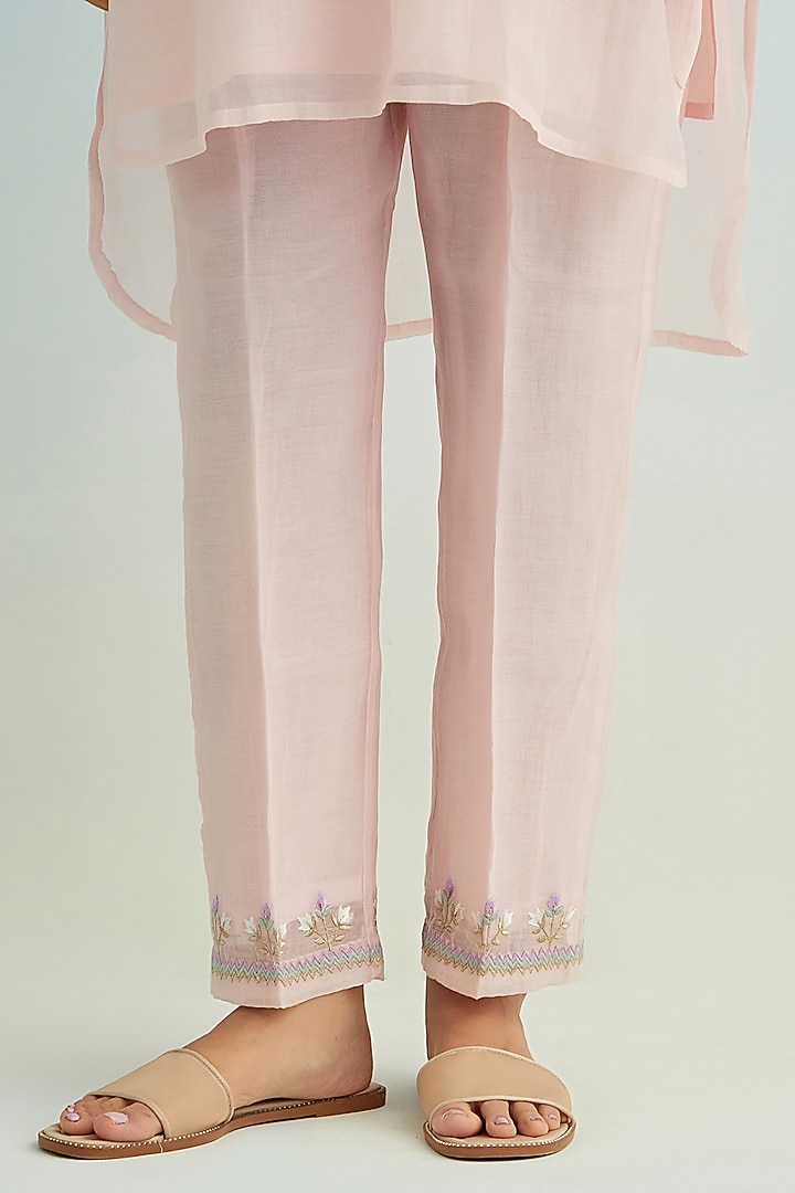 Pink Mul Chanderi Floral High-Low Embroidered Kurta Set by Anantaa By Roohi Trehan at Pernia's Pop Up Shop