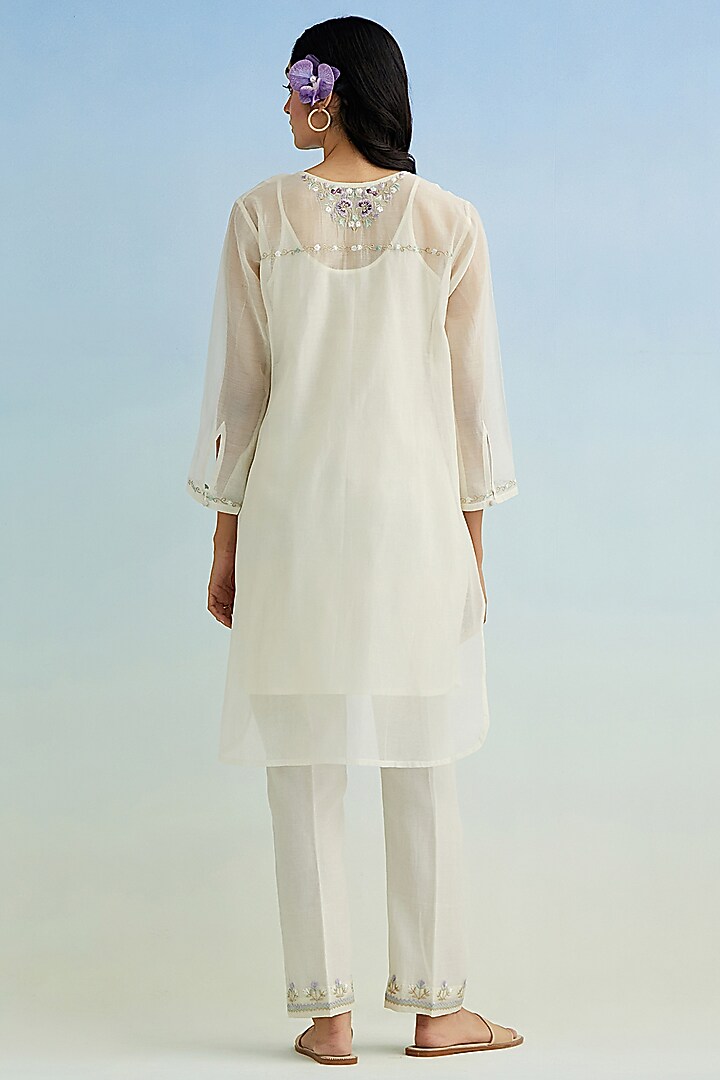 Ivory Mul Chanderi Floral High-Low Embroidered Kurta Set by Anantaa By Roohi Trehan at Pernia's Pop Up Shop