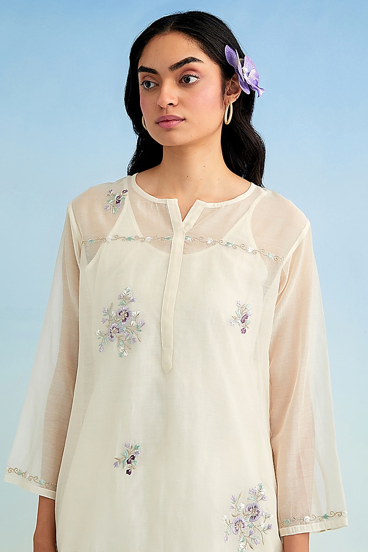 Ivory Mul Chanderi Floral High-Low Embroidered Kurta Set by Anantaa By Roohi Trehan at Pernia's Pop Up Shop