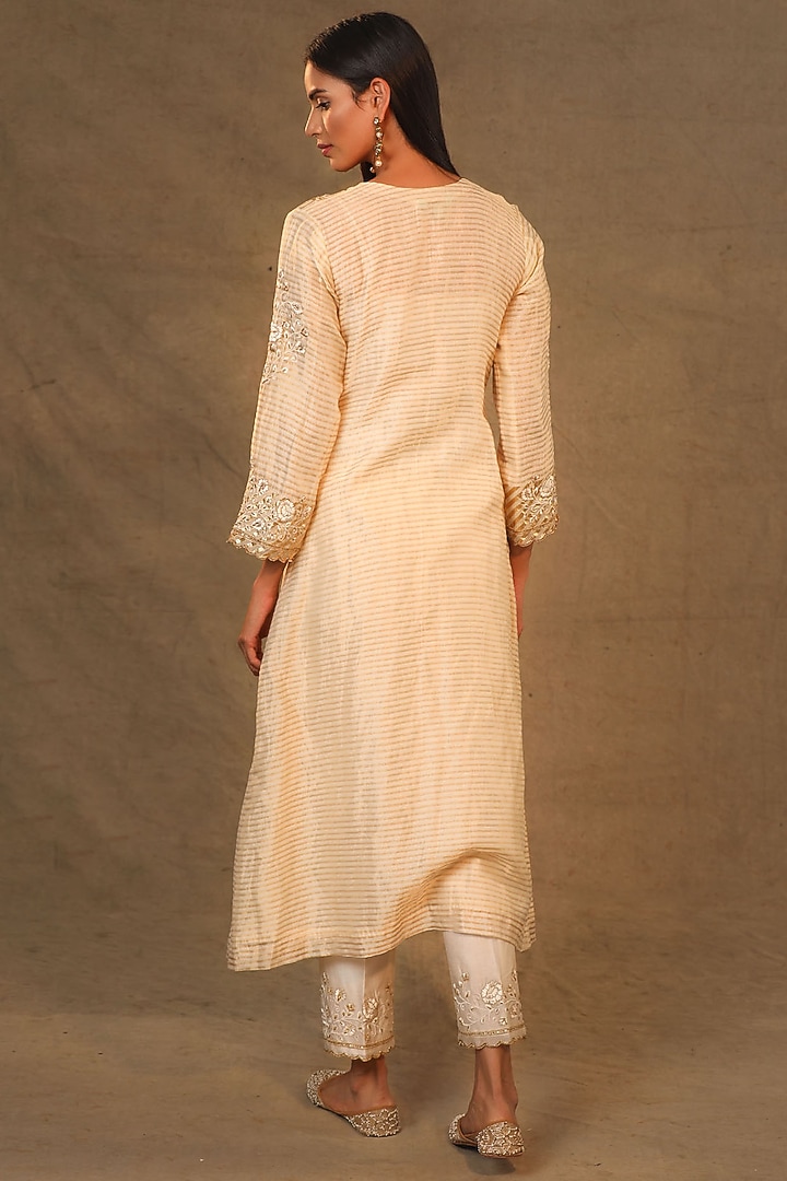 Ivory Embroidered Kurta by Anantaa By Roohi Trehan at Pernia's Pop Up Shop