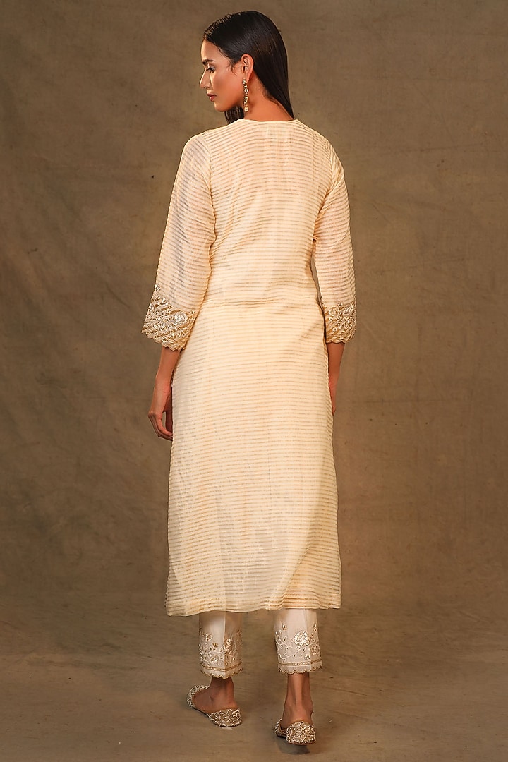 Ivory Embroidered Kurta by Anantaa By Roohi Trehan at Pernia's Pop Up Shop