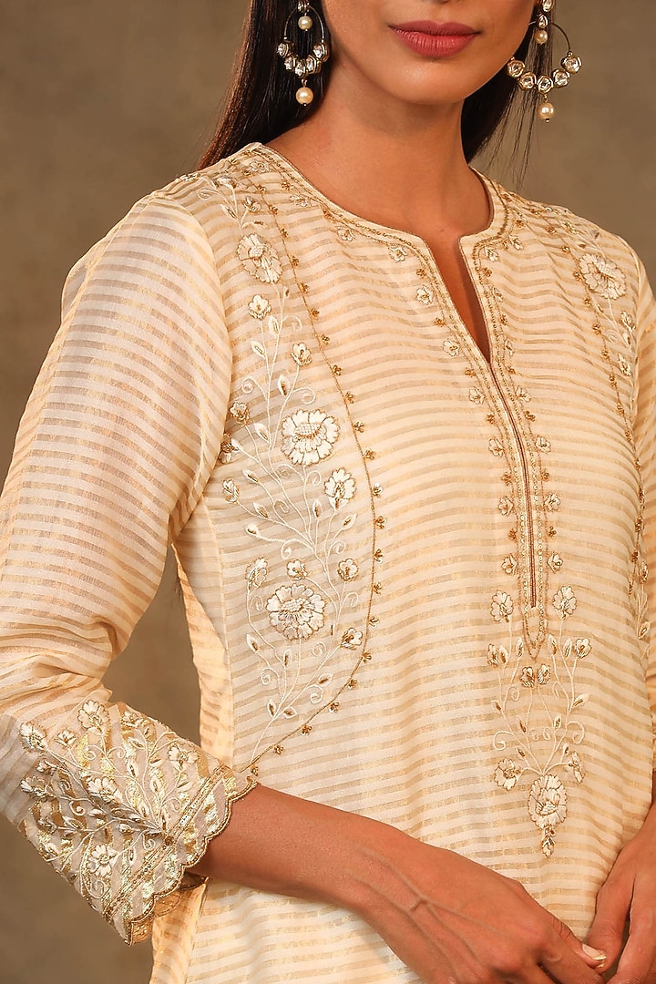 Ivory Embroidered Kurta by Anantaa By Roohi Trehan at Pernia's Pop Up Shop