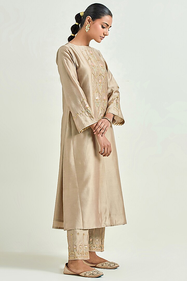 Brown Silk Chanderi Embroidered Kurta Set by Anantaa By Roohi Trehan at Pernia's Pop Up Shop