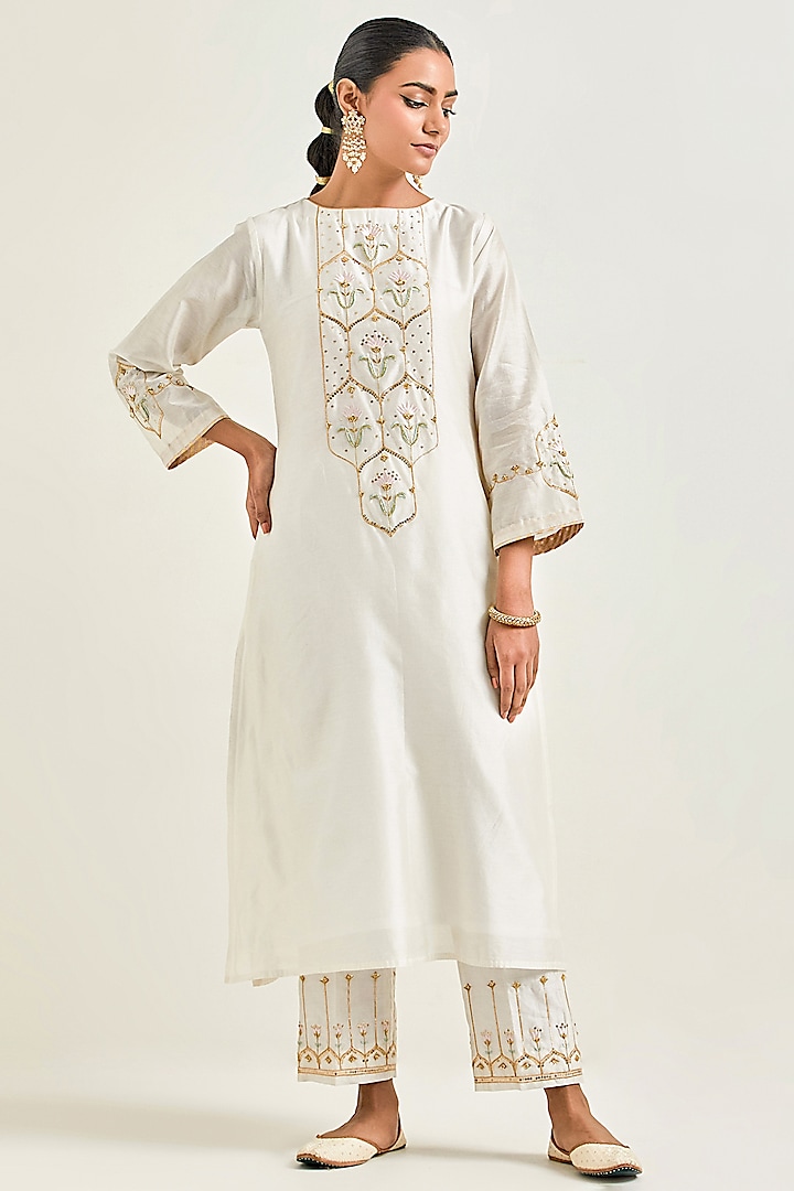 Off-White Silk Chanderi Embroidered Kurta Set by Anantaa By Roohi Trehan at Pernia's Pop Up Shop