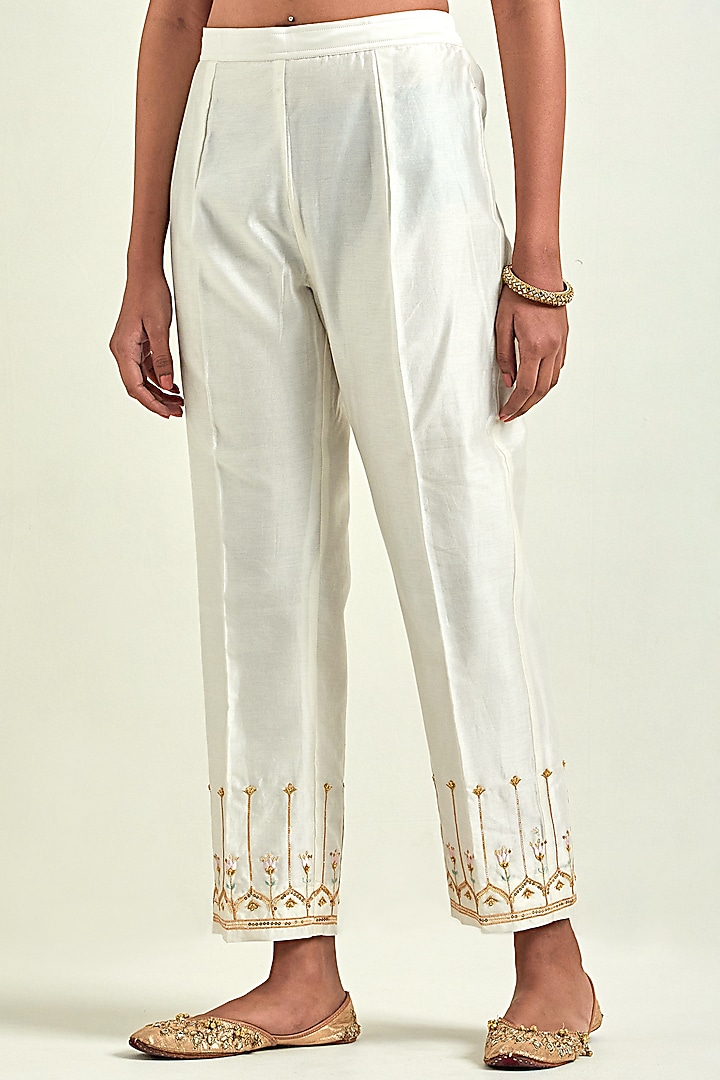 Off-White Silk Chanderi Embroidered Kurta Set by Anantaa By Roohi Trehan at Pernia's Pop Up Shop