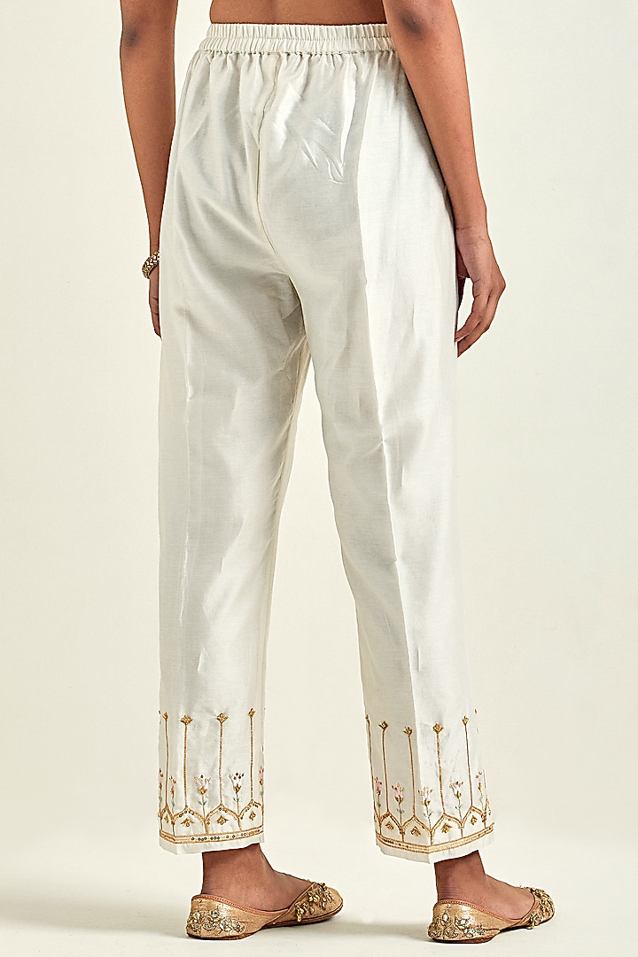 Off-White Silk Chanderi Embroidered Kurta Set by Anantaa By Roohi Trehan at Pernia's Pop Up Shop