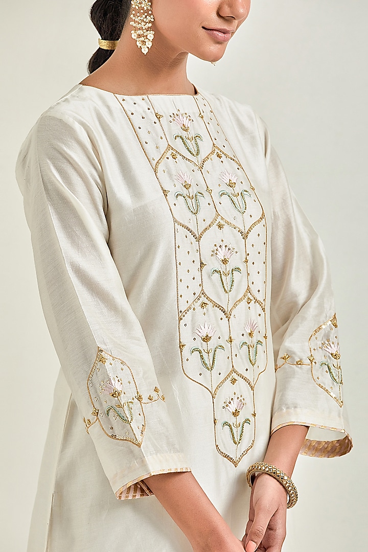 Off-White Silk Chanderi Embroidered Kurta Set by Anantaa By Roohi Trehan at Pernia's Pop Up Shop