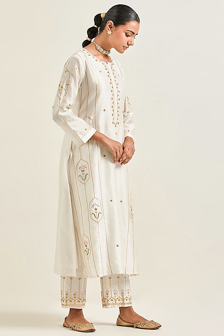 Off-White Silk Chanderi Embroidered Kurta Set by Anantaa By Roohi Trehan at Pernia's Pop Up Shop