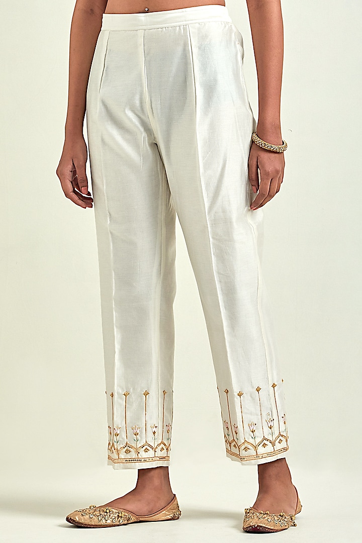 Off-White Silk Chanderi Embroidered Kurta Set by Anantaa By Roohi Trehan at Pernia's Pop Up Shop
