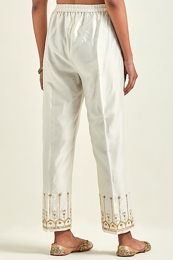 Off-White Silk Chanderi Embroidered Kurta Set by Anantaa By Roohi Trehan at Pernia's Pop Up Shop