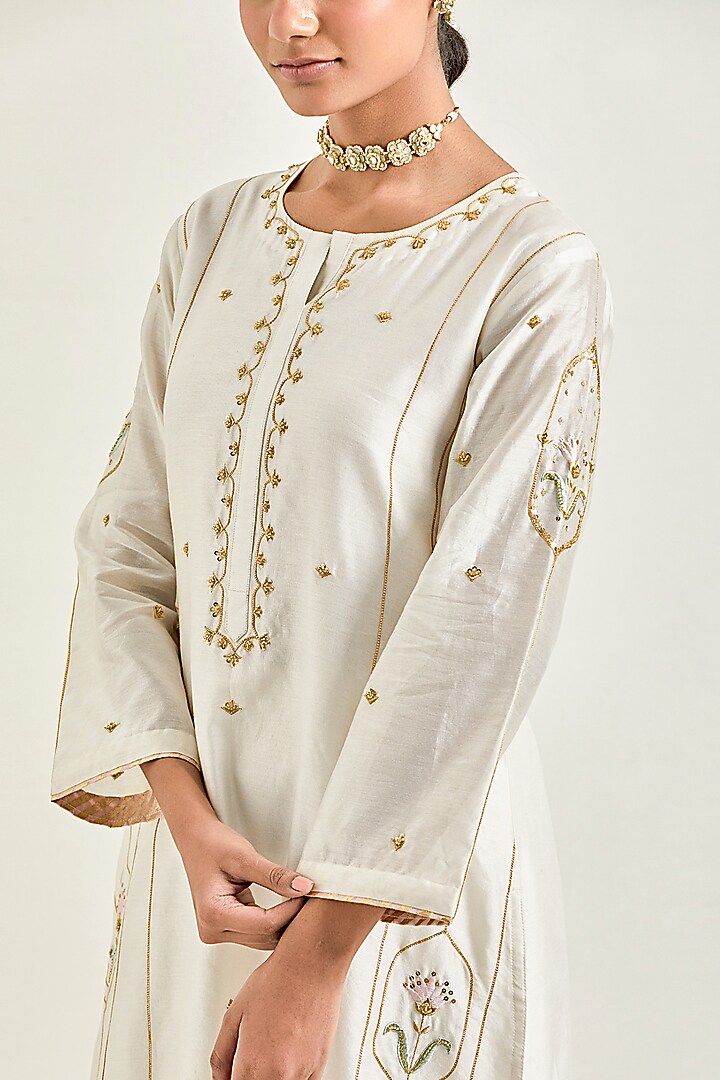 Off-White Silk Chanderi Embroidered Kurta Set by Anantaa By Roohi Trehan at Pernia's Pop Up Shop