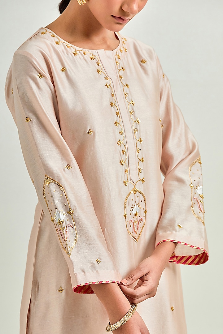 Old Rose Silk Chanderi Embroidered Kurta Set by Anantaa By Roohi Trehan at Pernia's Pop Up Shop