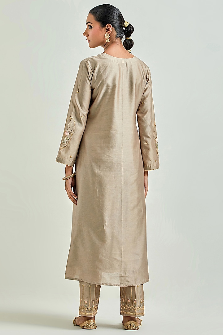 Brown Silk Chanderi Embroidered Kurta Set by Anantaa By Roohi Trehan at Pernia's Pop Up Shop
