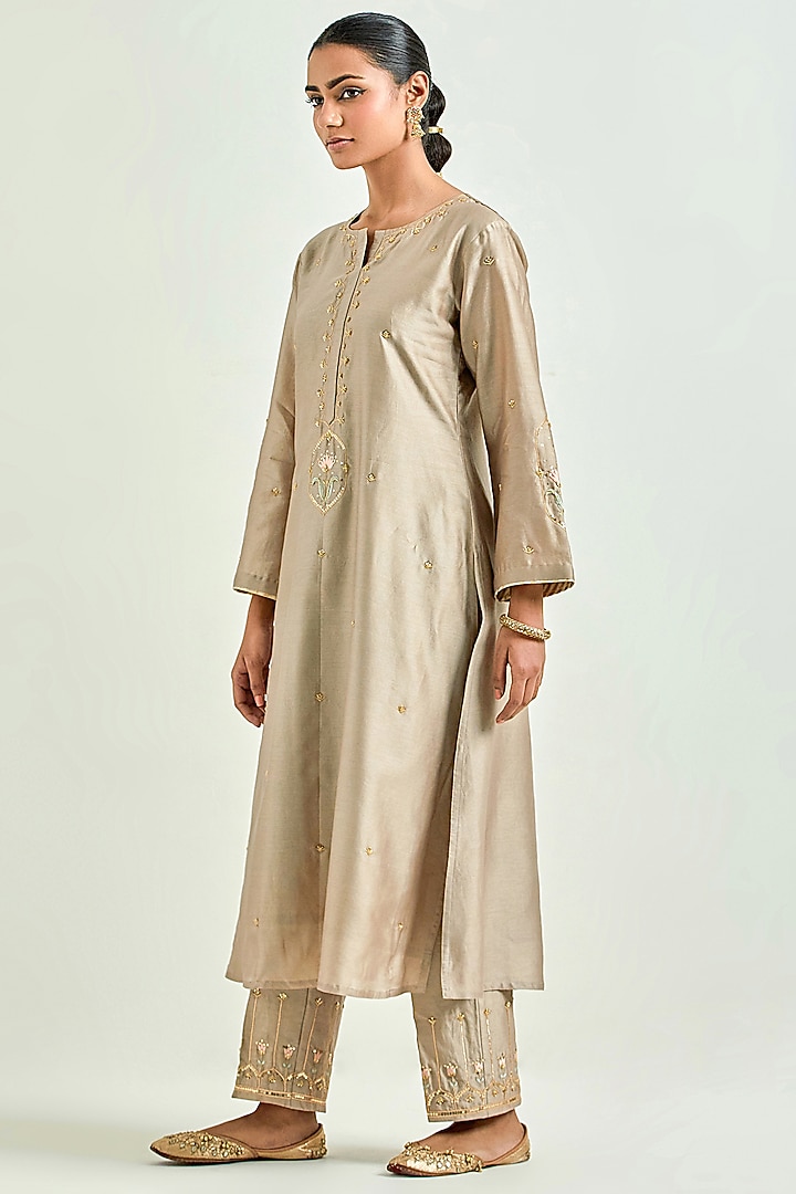 Brown Silk Chanderi Embroidered Kurta Set by Anantaa By Roohi Trehan at Pernia's Pop Up Shop