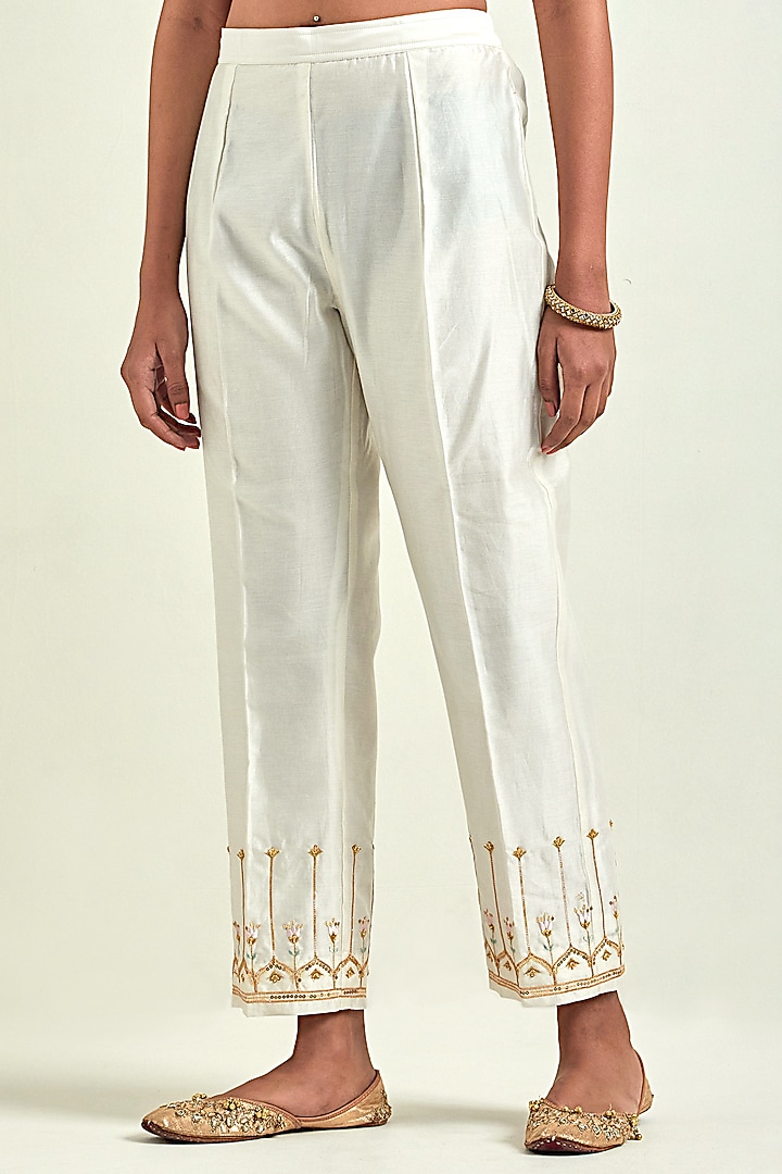 Off-White Silk Chanderi Embroidered Kurta Set by Anantaa By Roohi Trehan at Pernia's Pop Up Shop