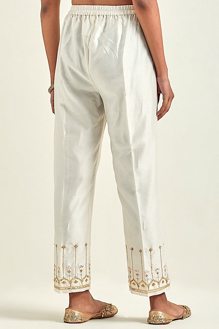 Off-White Silk Chanderi Embroidered Kurta Set by Anantaa By Roohi Trehan at Pernia's Pop Up Shop