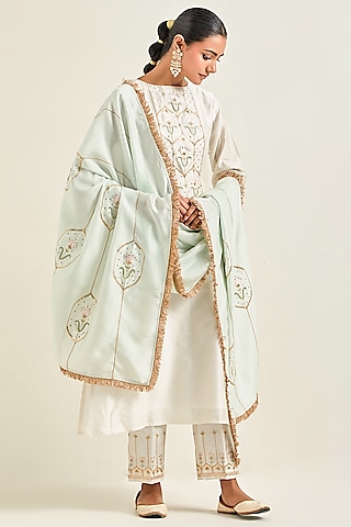 Off-White Silk Chanderi Embroidered Kurta Set by Anantaa By Roohi Trehan