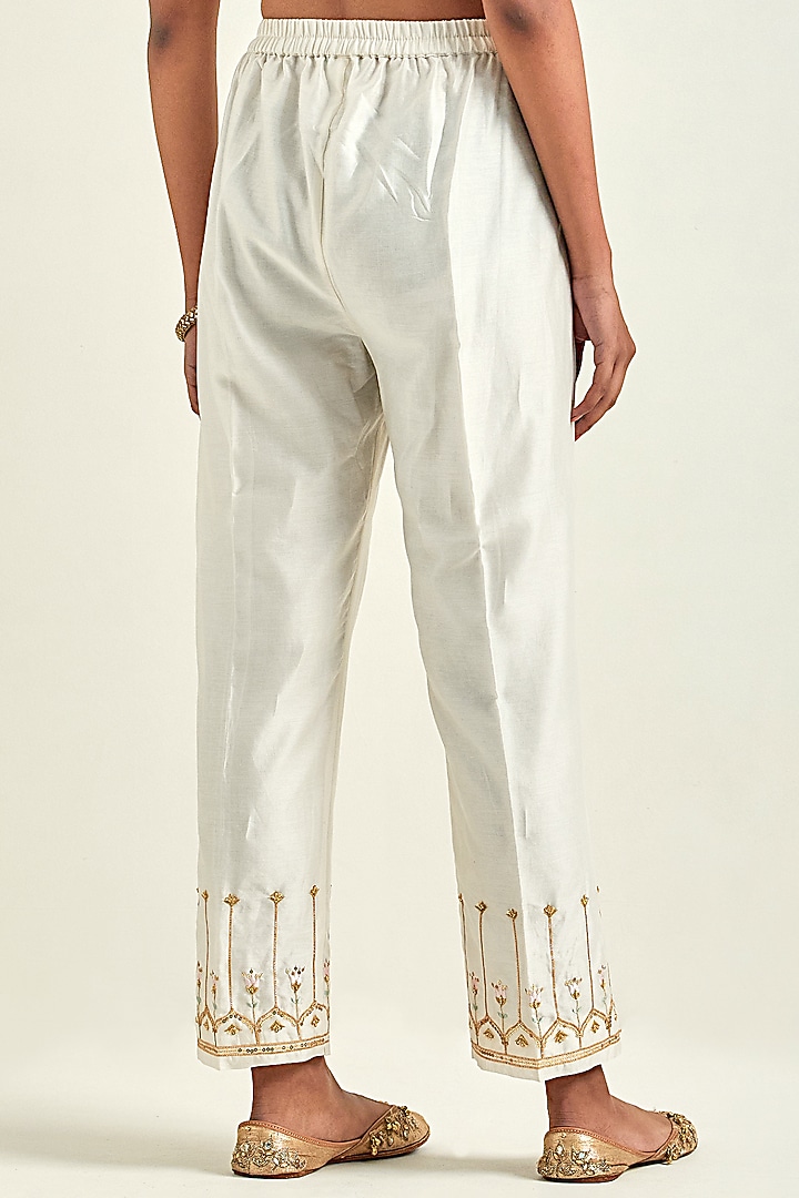 Off-White Silk Chanderi Embroidered Kurta Set by Anantaa By Roohi Trehan at Pernia's Pop Up Shop