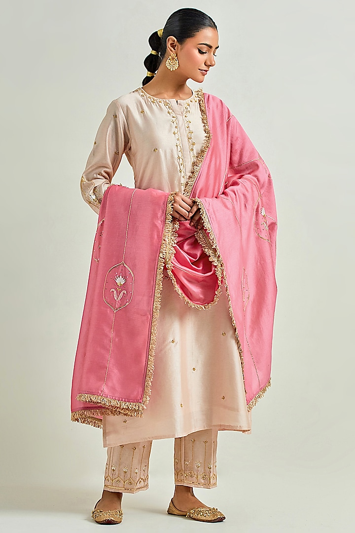 Old Rose Silk Chanderi Embroidered Kurta Set by Anantaa By Roohi Trehan