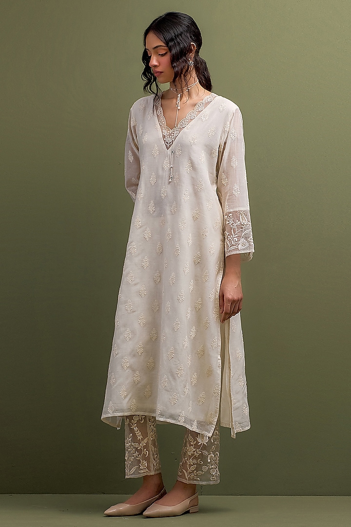 Ivory Mul Chanderi Thread Embroidered Kurta Set by Anantaa By Roohi Trehan at Pernia's Pop Up Shop