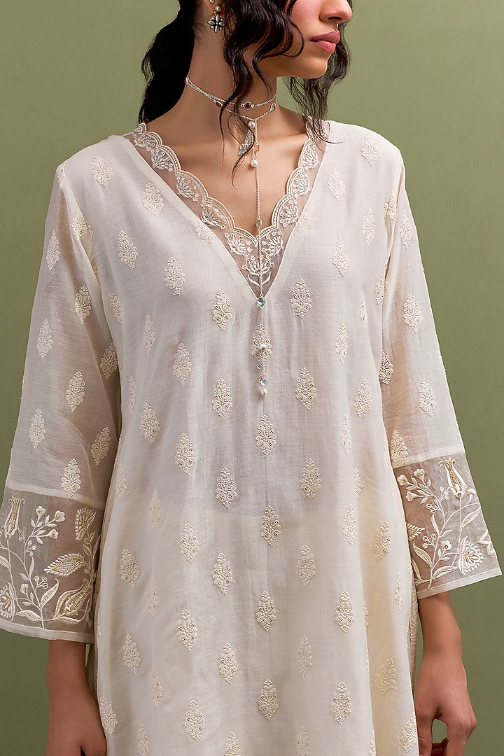 Ivory Mul Chanderi Thread Embroidered Kurta Set by Anantaa By Roohi Trehan at Pernia's Pop Up Shop