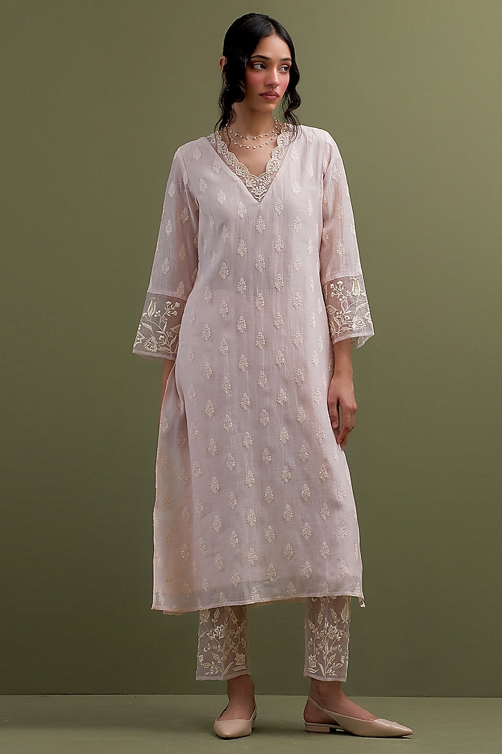 Pink Mul Chanderi Thread Embroidered Kurta Set by Anantaa By Roohi Trehan at Pernia's Pop Up Shop