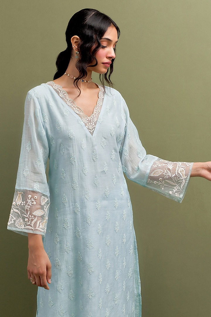 Blue Mul Chanderi Thread Embroidered Kurta Set by Anantaa By Roohi Trehan at Pernia's Pop Up Shop