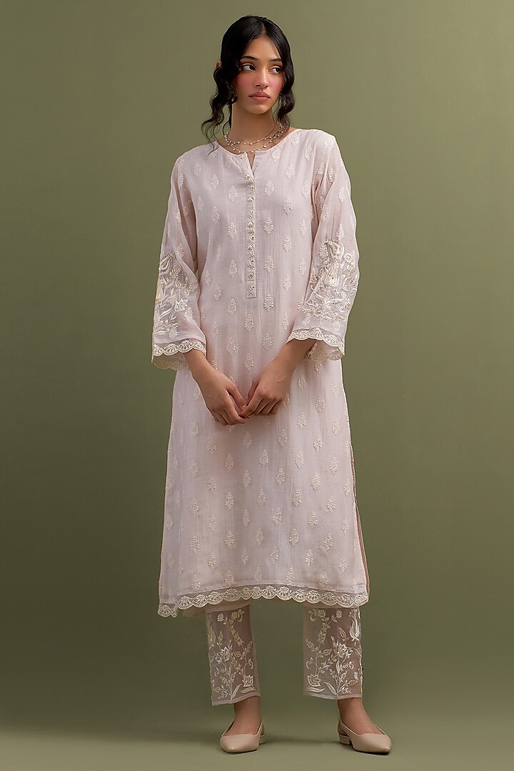 Pink Mul Chanderi Thread Embroidered Kurta Set by Anantaa By Roohi Trehan at Pernia's Pop Up Shop