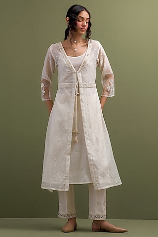 Ivory Mul Chanderi Thread Embroidered Kurta Set by Anantaa By Roohi Trehan