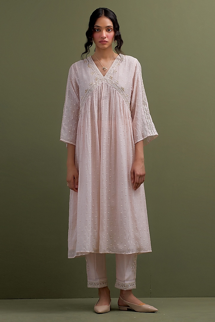 Pink Mul Chanderi Thread Embroidered Kurta Set by Anantaa By Roohi Trehan