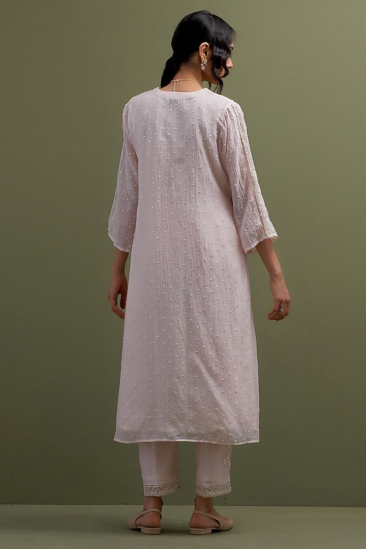Pink Mul Chanderi Thread Embroidered Kurta Set by Anantaa By Roohi Trehan at Pernia's Pop Up Shop
