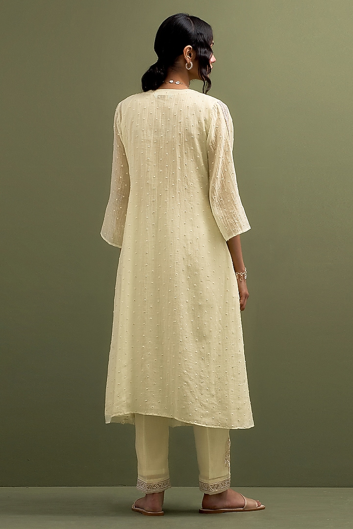Yellow Mul Chanderi Thread Embroidered Kurta Set by Anantaa By Roohi Trehan at Pernia's Pop Up Shop