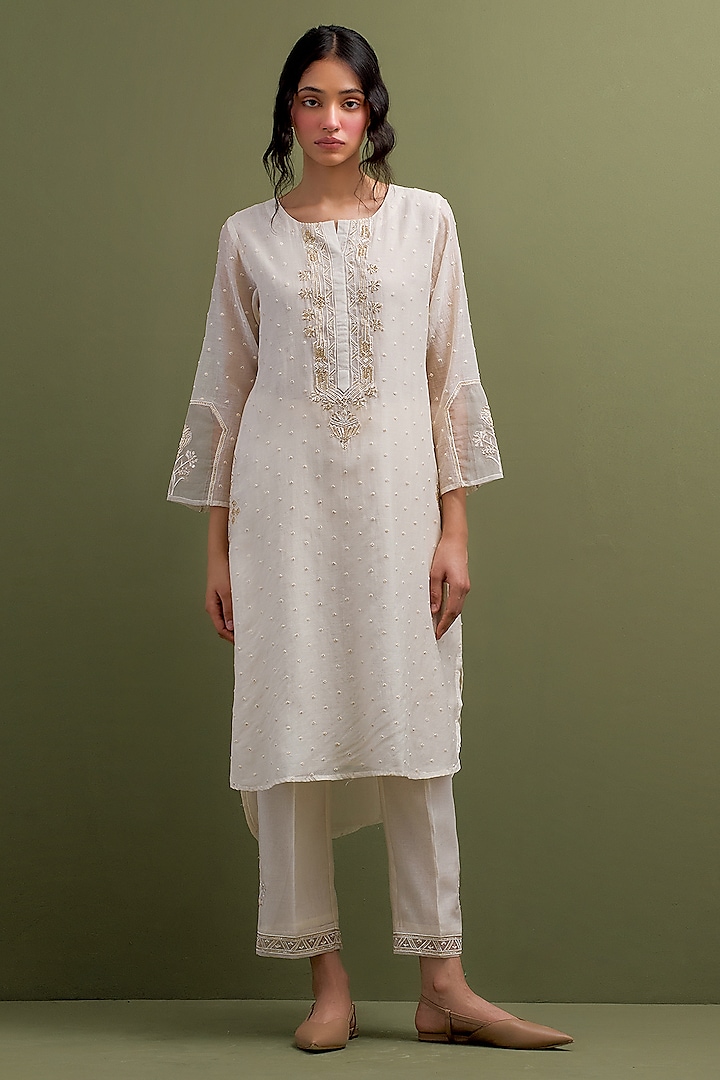 Ivory Mul Chanderi Thread Embroidered Kurta Set by Anantaa By Roohi Trehan at Pernia's Pop Up Shop