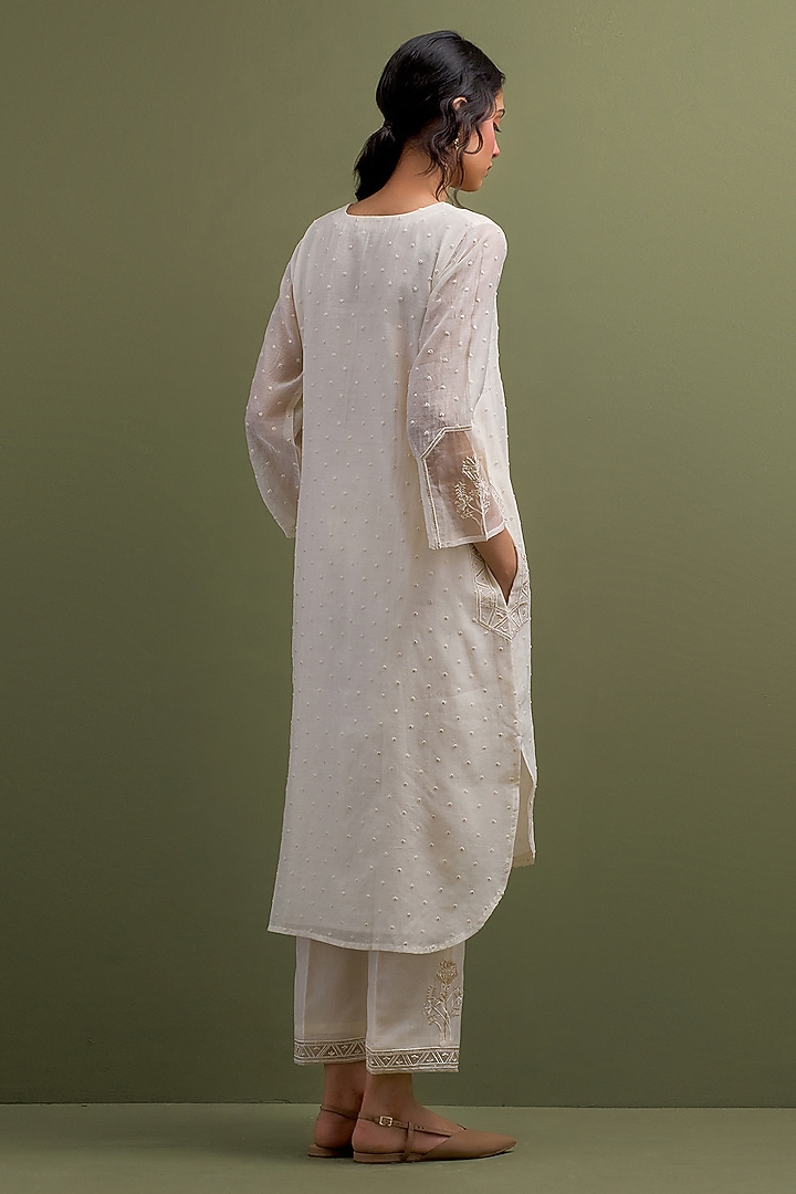 Ivory Mul Chanderi Thread Embroidered Kurta Set by Anantaa By Roohi Trehan at Pernia's Pop Up Shop