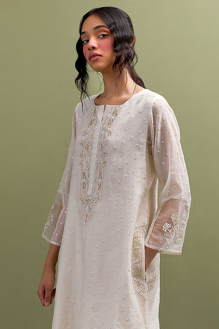 Ivory Mul Chanderi Thread Embroidered Kurta Set by Anantaa By Roohi Trehan at Pernia's Pop Up Shop