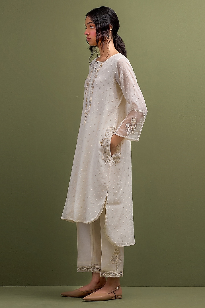 Ivory Mul Chanderi Thread Embroidered Kurta Set by Anantaa By Roohi Trehan at Pernia's Pop Up Shop