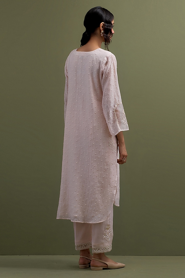 Pink Mul Chanderi Thread Embroidered Kurta Set by Anantaa By Roohi Trehan at Pernia's Pop Up Shop