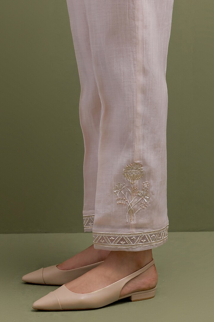 Pink Mul Chanderi Thread Embroidered Kurta Set by Anantaa By Roohi Trehan at Pernia's Pop Up Shop