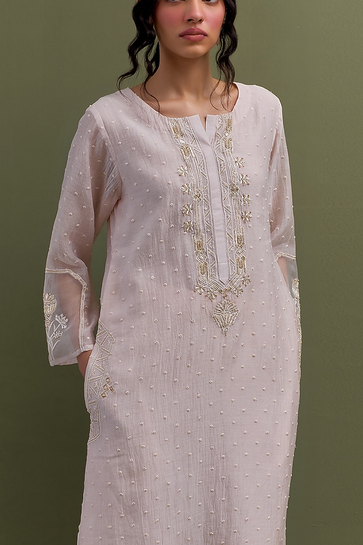 Pink Mul Chanderi Thread Embroidered Kurta Set by Anantaa By Roohi Trehan at Pernia's Pop Up Shop