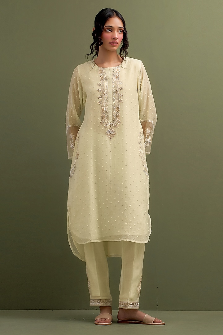 Yellow Mul Chanderi Thread Embroidered Kurta Set by Anantaa By Roohi Trehan at Pernia's Pop Up Shop