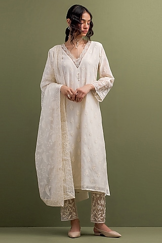 Ivory Mul Chanderi Thread Embroidered Kurta Set by Anantaa By Roohi Trehan