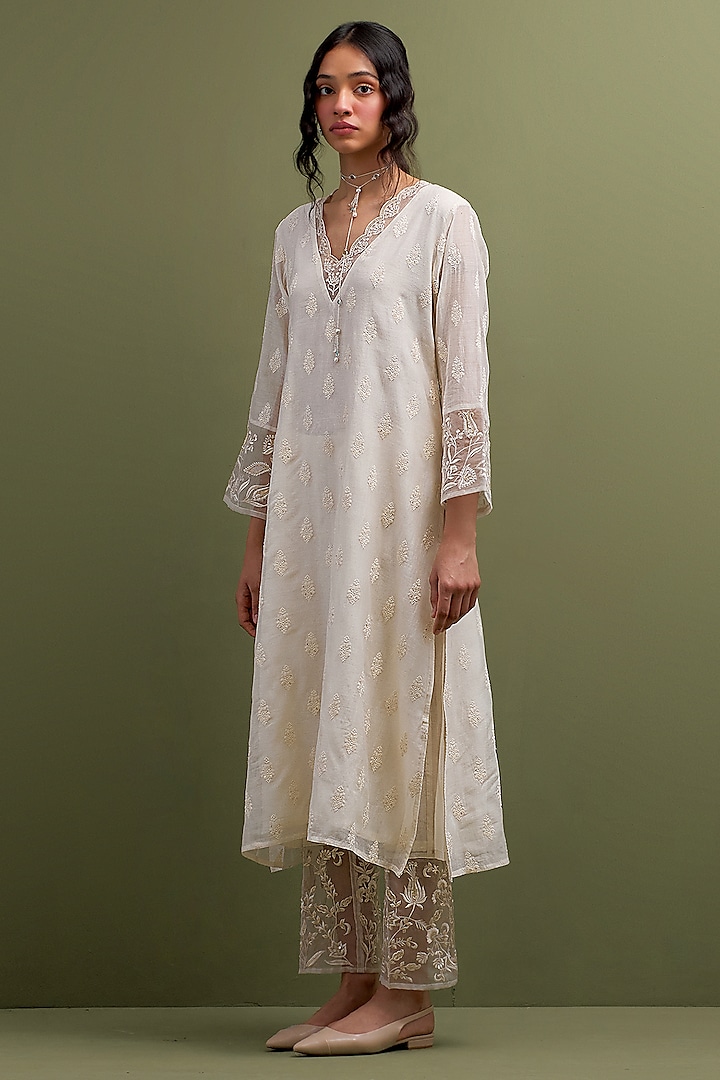 Ivory Mul Chanderi Thread Embroidered Kurta Set by Anantaa By Roohi Trehan at Pernia's Pop Up Shop