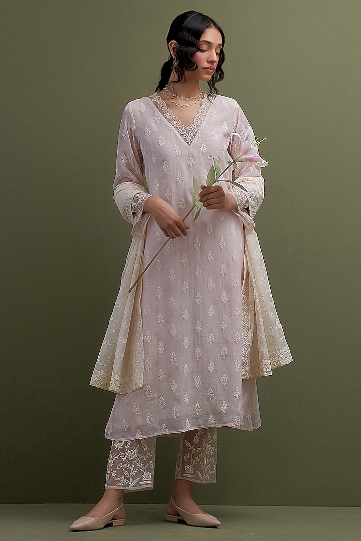 Pink Mul Chanderi Thread Embroidered Kurta Set by Anantaa By Roohi Trehan at Pernia's Pop Up Shop